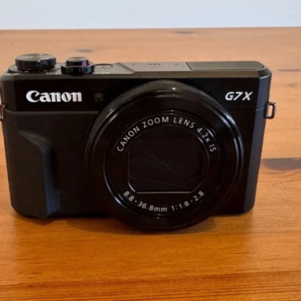 Canon G7 X Mark II, 2 Batteries, Charger & Case